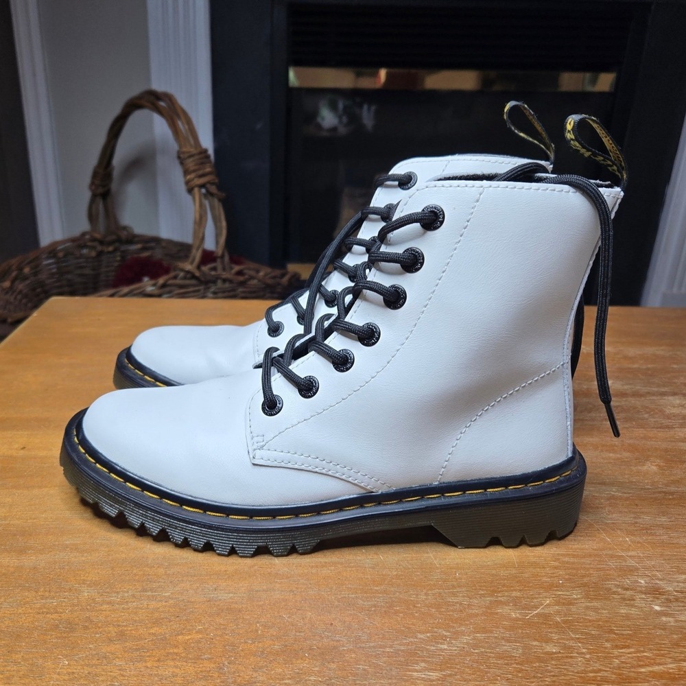 Dr. Martens Luana Boots Womens 8 White Leather Combat Ankle AW004